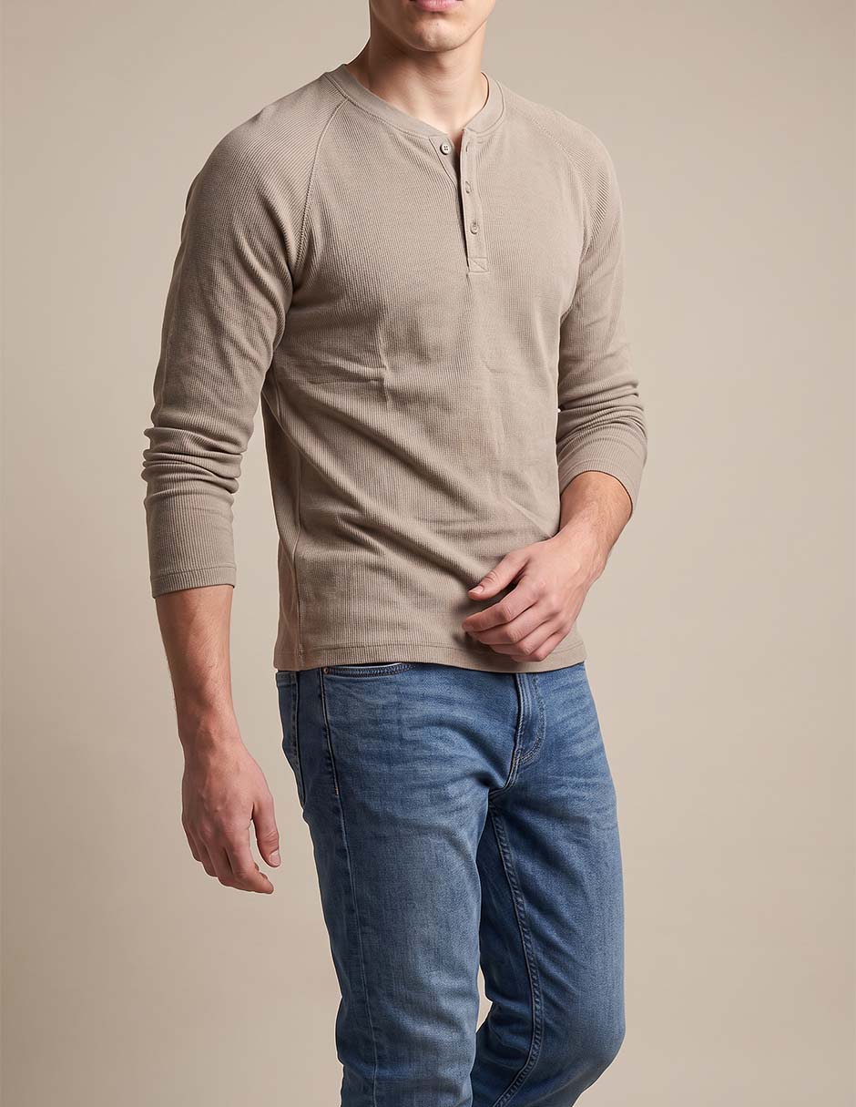 Playera cuello henley para hombre 4