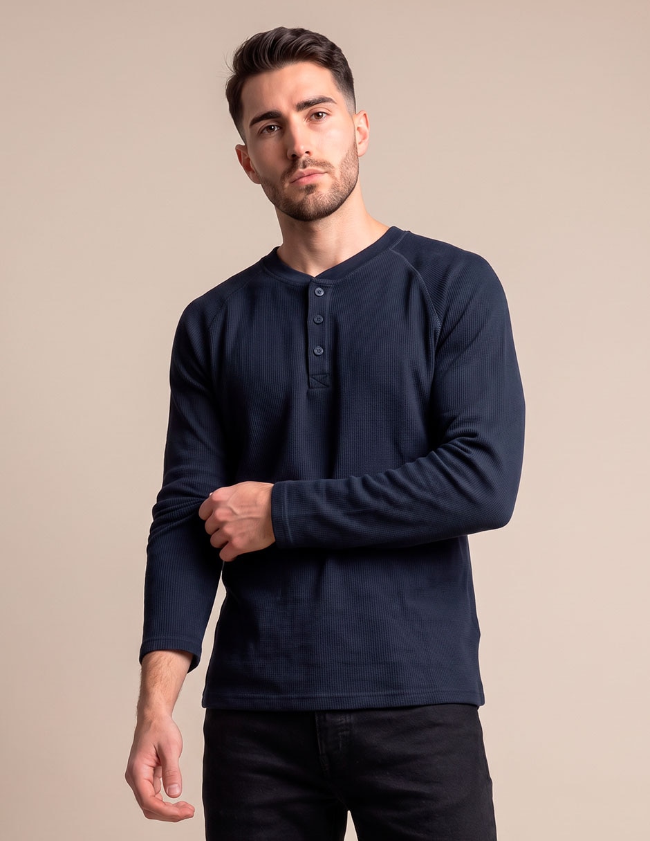 Playera cuello henley para hombre
